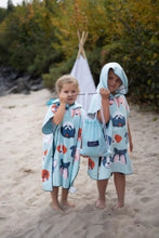 Load image into Gallery viewer, Poncho with carrying case - Doggies
